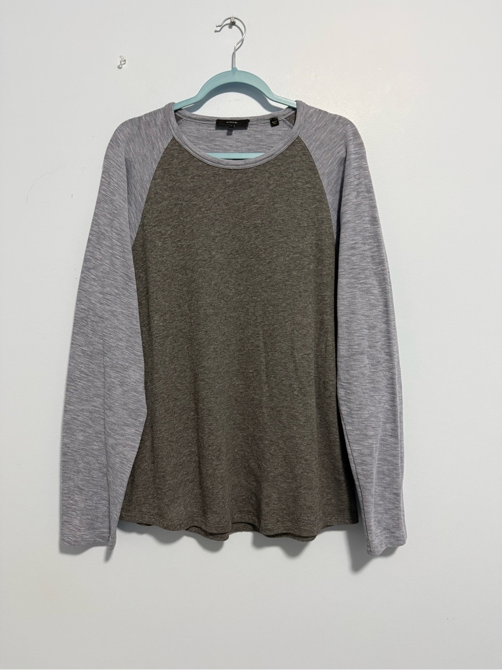 Vince Men’s Pima Cotton Long Sleeve Raglan Gray Shirt Size L